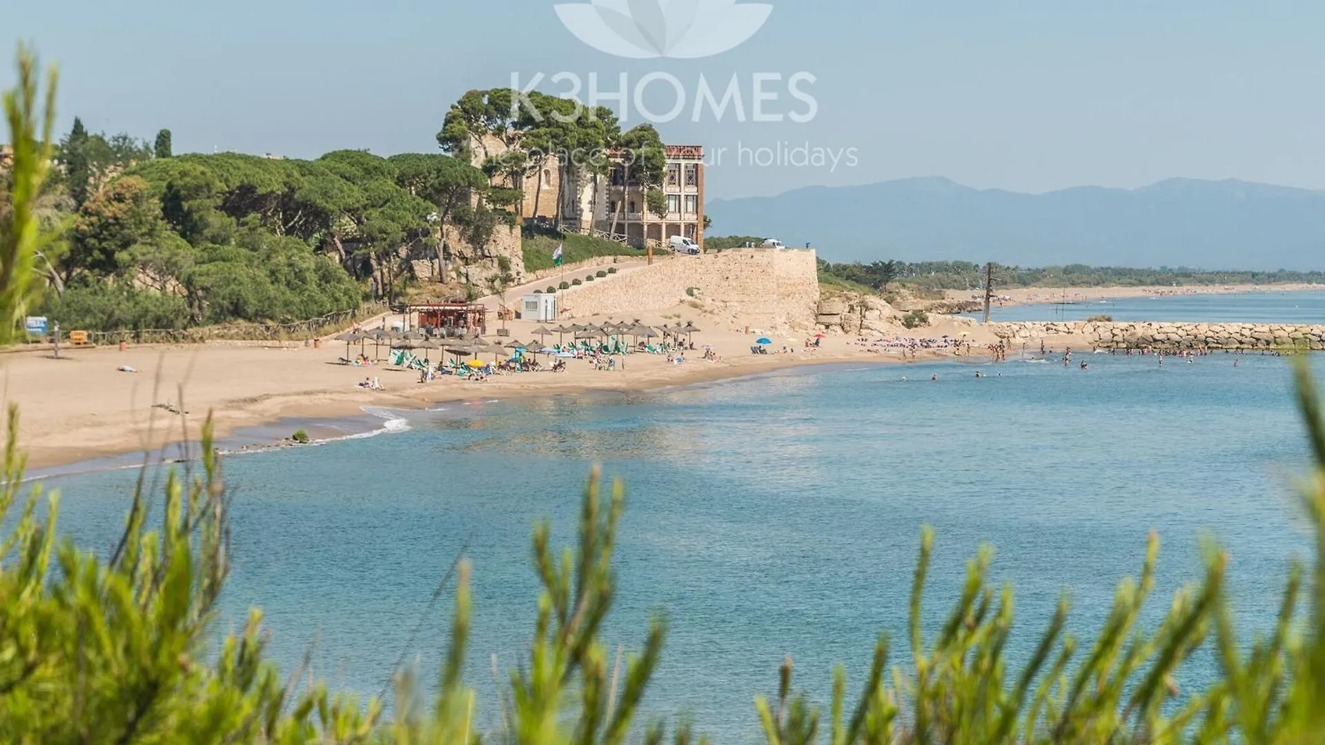 Rustic Style Villa Near Pyrenees Beach Ля Эскала